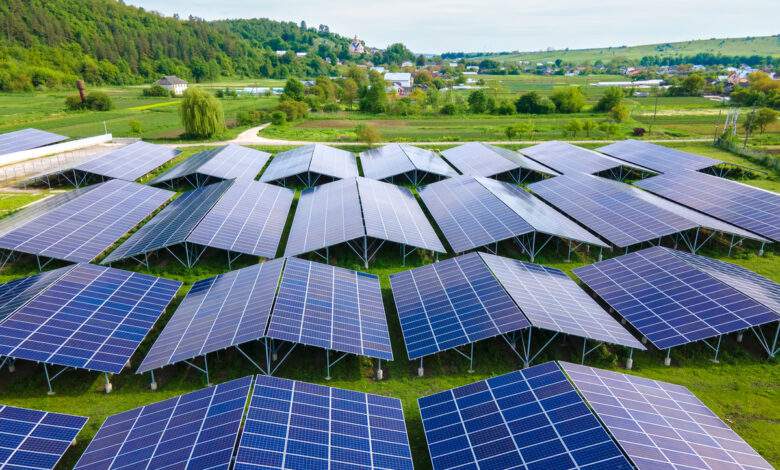 Le coût des panneaux solaires au fil du temps : comment les prix ont évolué et les tendances futures