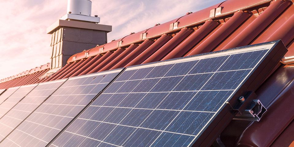 Prix des panneaux solaires : coûts d’entretien et de maintenance à prendre en compte